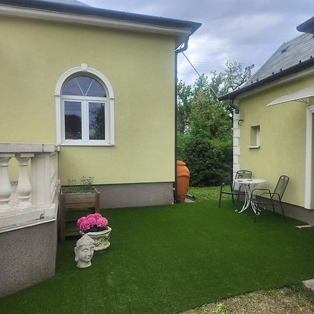 Small House In Green Area Budapeste Exterior foto