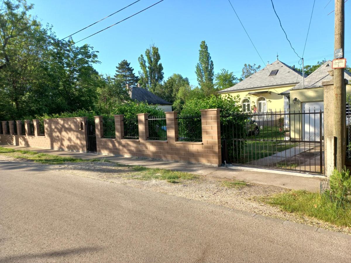 Small House In Green Area Budapeste Exterior foto